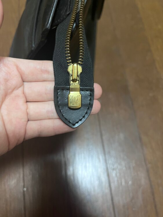 ルイヴィトン エピ （ブランドバッグ）の商品画像 - 査定依頼日：2025年3月28日 - 最高査定価格：10,000円
