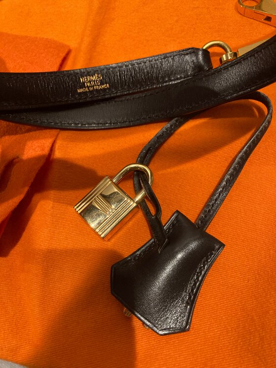 エルメス  ケリー　27 ボックスカーフ　ゴールド金具　（ブランドバッグ）の商品画像 - 査定依頼日：2025年4月22日 - 最高査定価格：1,200,000円