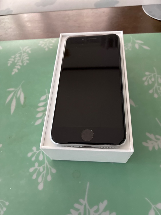 iPhone SE (第 2 世代) 128GB SIMフリー（スマホ）の商品画像 - 査定依頼日：2026年4月26日 - 最高査定価格：15,000円