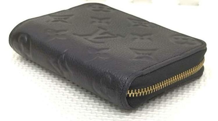 ノワールモノグラム・アンプラントジッピー・コインパース 黒（ブランド財布・小物）の商品画像 - 査定依頼日：2025年1月6日 - 最高査定価格：25,000円