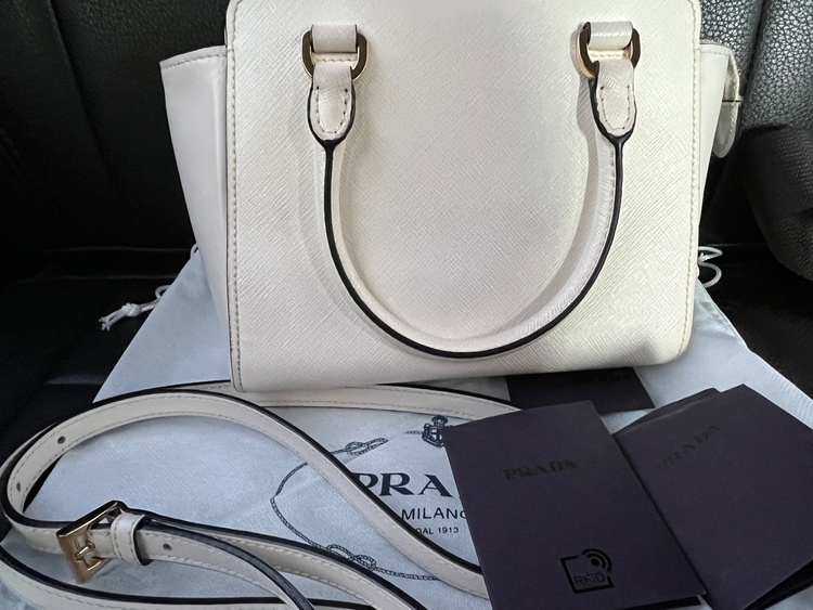 プラダ  （ブランドバッグ）の商品画像 - 査定依頼日：2026年2月25日 - 最高査定価格：150,000円