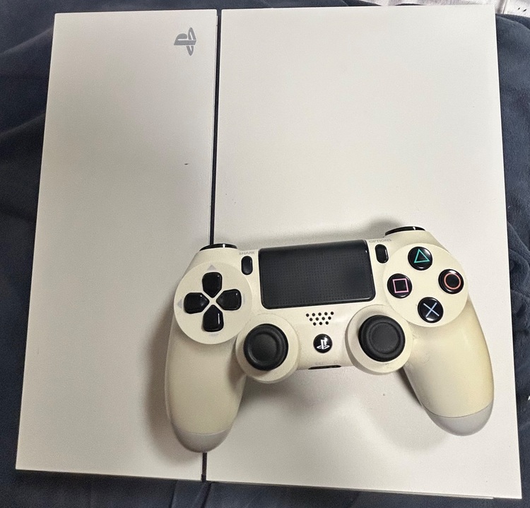 PS4（ゲーム機本体・ゲームソフト）の商品画像 - 査定依頼日：2025年8月28日 - 最高査定価格：6,000円