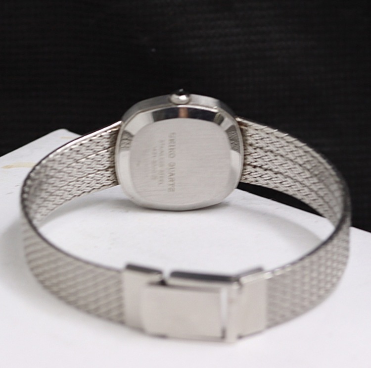 稼働 セイコー クレドール 1421-0668 QZ シルバー文字盤 レデ（高級時計）の商品画像 - 査定依頼日：2025年12月10日 - 最高査定価格：6,000円