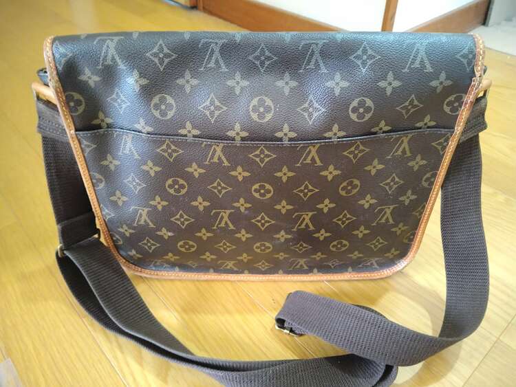 ショルダーバッグ（ブランドバッグ）の商品画像 - 査定依頼日：2025年5月12日 - 最高査定価格：75,000円