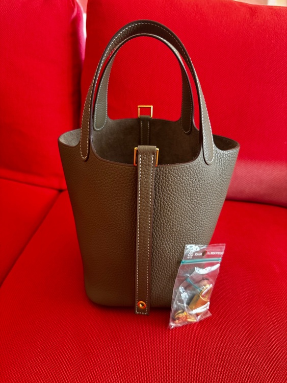 ピコタン18（ブランドバッグ）の商品画像 - 査定依頼日：2025年9月2日 - 最高査定価格：630,000円