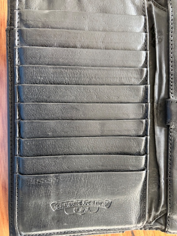 クロスボタンWAVEレザーウォレット（古着・ファッション）の商品画像 - 査定依頼日：2026年3月1日 - 最高査定価格：125,000円
