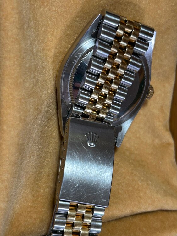 ロレックス デイトジャスト 16233  U34230（高級時計）の商品画像 - 査定依頼日：2025年4月5日 - 最高査定価格：950,000円