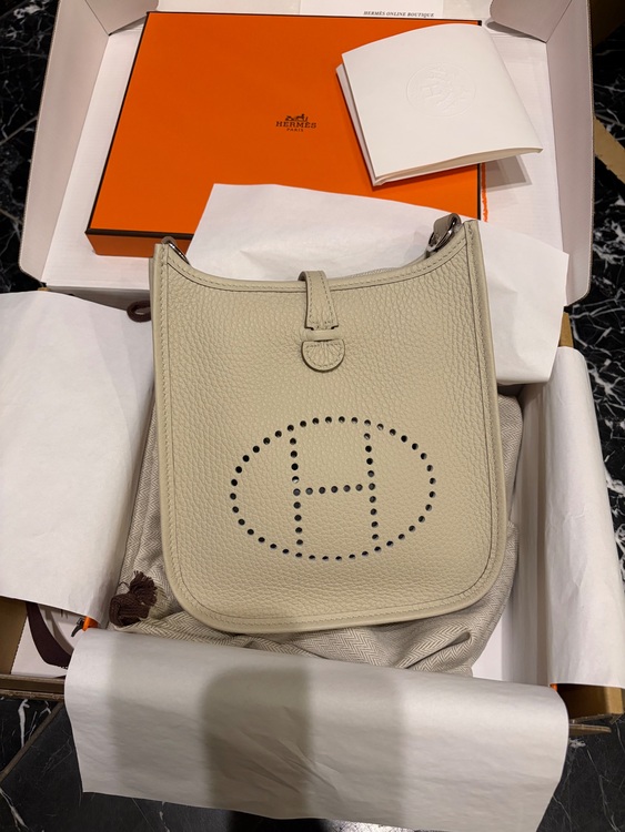 エルメス エブリン （ブランドバッグ）の商品画像 - 査定依頼日：2025年10月29日 - 最高査定価格：320,000円