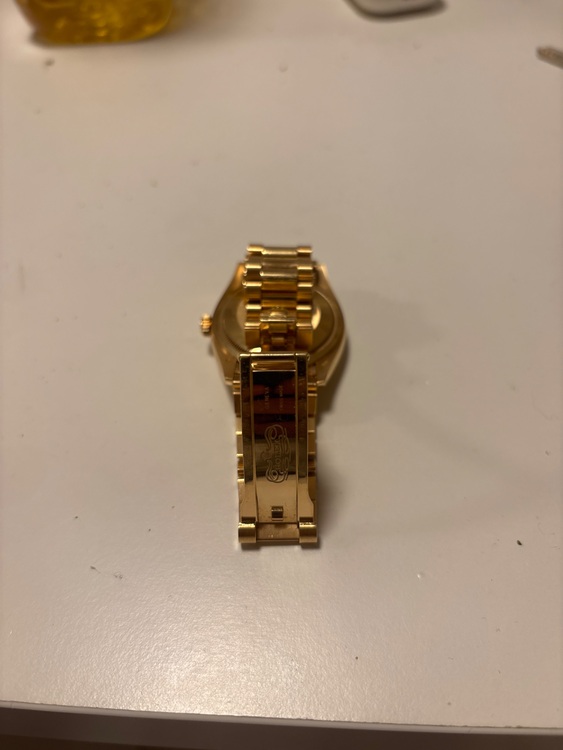 ロレックス デイデイト 36 8Pラウンド 2Pバゲットダイヤ 128238A （高級時計）の商品画像 - 査定依頼日：2025年6月10日 - 最高査定価格：5,300,000円