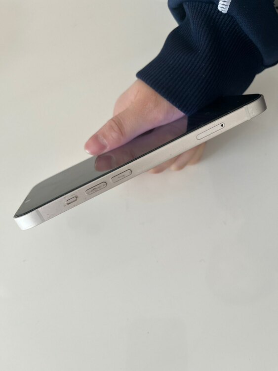 iPhone13（スマホ）の商品画像 - 査定依頼日：2025年4月24日 - 最高査定価格：42,000円