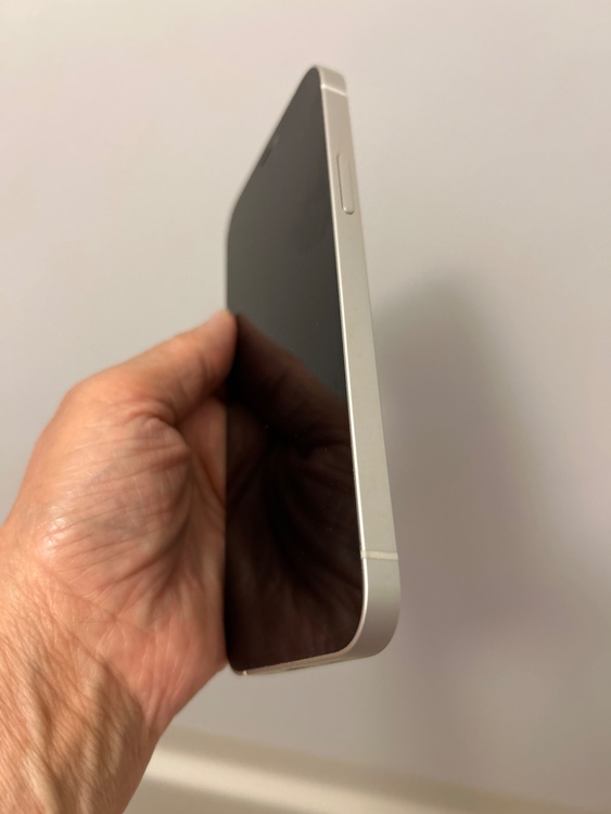 iPhone iPhone 12 64GB Softbank（スマホ）の商品画像 - 査定依頼日：2026年8月17日 - 最高査定価格：20,500円