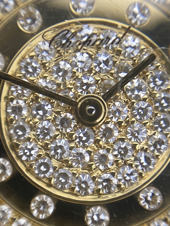 ショパール ハッピーダイヤモンド 10/560（高級時計）の商品画像 - 査定依頼日：2026年2月26日 - 最高査定価格：2,000,000円