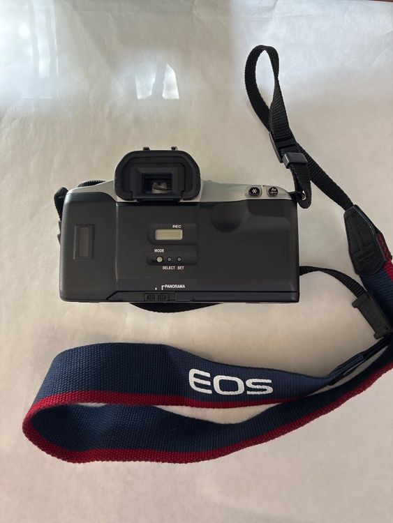 Canonイオスkiss III（カメラ）の商品画像 - 査定依頼日：2026年4月11日 - 最高査定価格：100,000円