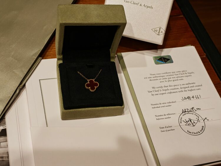 ヴァンクリーフアーペル ヴィンテージアルハンブラネックレス YG（宝石）の商品画像 - 査定依頼日：2025年10月3日 - 最高査定価格：300,000円