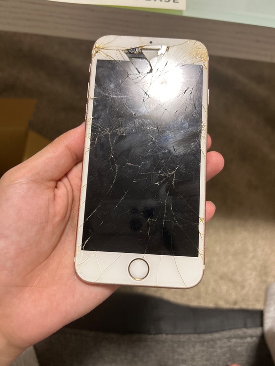 iPhone iPhone8 64GB au（スマホ）の商品画像 - 査定依頼日：2026年6月26日 - 最高査定価格：2,500円