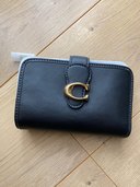 コーチ　タビー　ミディアム　ウォレット　（ブランド財布・小物）の商品画像 - 査定依頼日：2023年1月29日 - 最高査定価格：5,000円