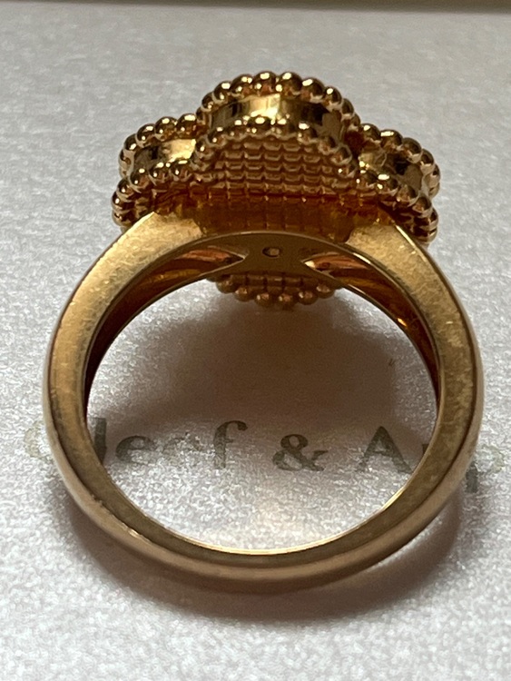 ヴァンクリーフマザーオブパールアルハンブラリング（金・貴金属）の商品画像 - 査定依頼日：2025年9月4日 - 最高査定価格：320,000円