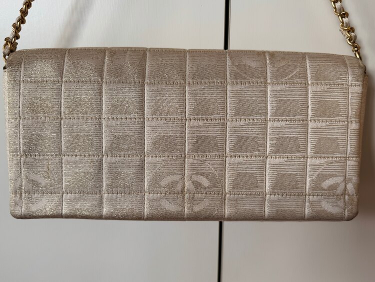 ニュートラベルラインチェーンショルダーバッグ（ブランドバッグ）の商品画像 - 査定依頼日：2025年1月14日 - 最高査定価格：150,000円