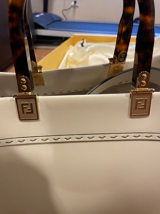 フェンディ  （ブランドバッグ）の商品画像 - 査定依頼日：2025年2月15日 - 最高査定価格：200,000円