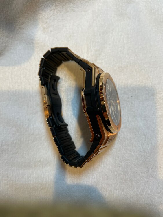 ウブロ ビックバン 411O.OX.1180.Ox（高級時計）の商品画像 - 査定依頼日：2025年5月3日 - 最高査定価格：3,000,000円