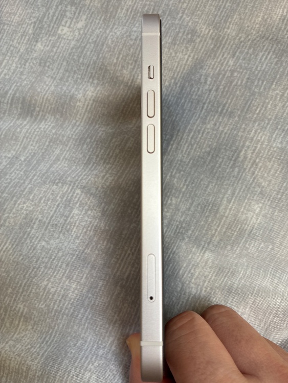 iPhone iPhone 13 128GB docomo（スマホ）の商品画像 - 査定依頼日：2026年8月3日 - 最高査定価格：35,500円