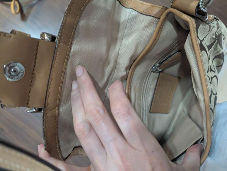 シャグーネソーホーフラッグショルダーバック（ブランドバッグ）の商品画像 - 査定依頼日：2025年5月11日 - 最高査定価格：3,000円