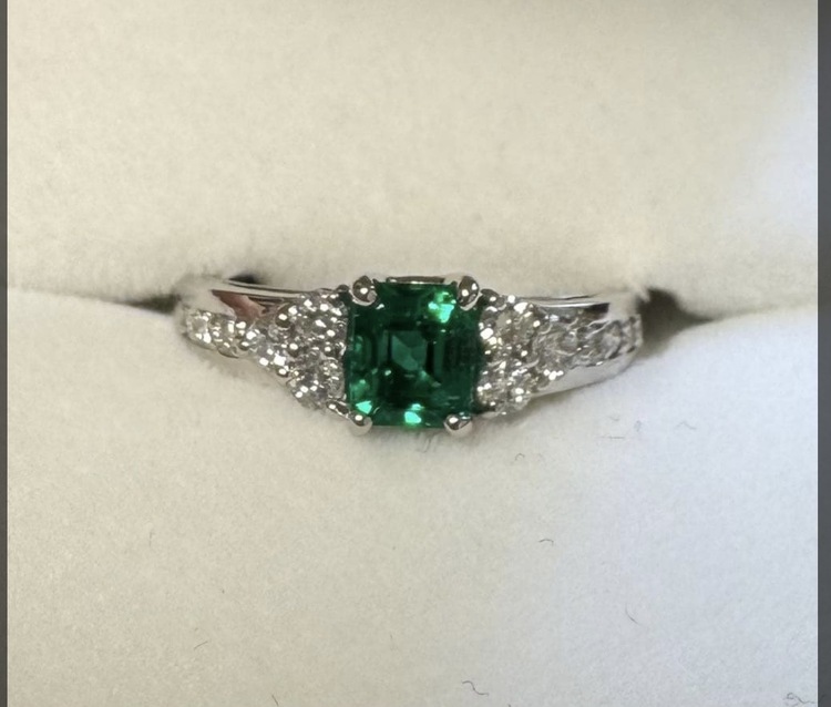 ノンオイルエメラルドリング（金・貴金属）の商品画像 - 査定依頼日：2026年3月7日 - 最高査定価格：200,000円