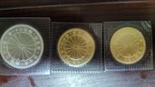 天皇陛下在位60年記念金貨と銀貨（金・貴金属）の商品画像 - 査定依頼日：2026年9月21日 - 最高査定価格：860,000円
