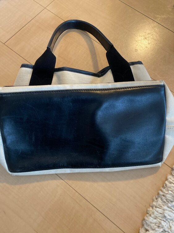 バレンシアガ  （ブランドバッグ）の商品画像 - 査定依頼日：2025年3月26日 - 最高査定価格：20,000円