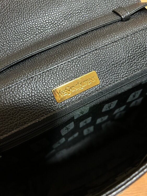 イブサンローラン  （ブランドバッグ）の商品画像 - 査定依頼日：2025年3月6日 - 最高査定価格：25,000円