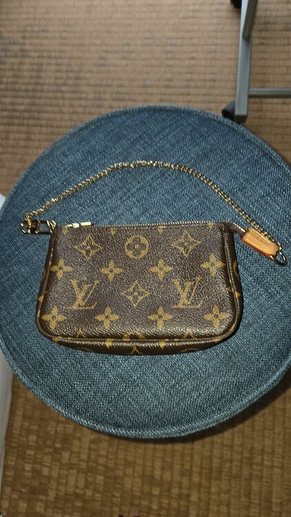 ミニ・ポシェット アクセソワール（ブランド財布・小物）の商品画像 - 査定依頼日：2025年8月17日 - 最高査定価格：30,000円