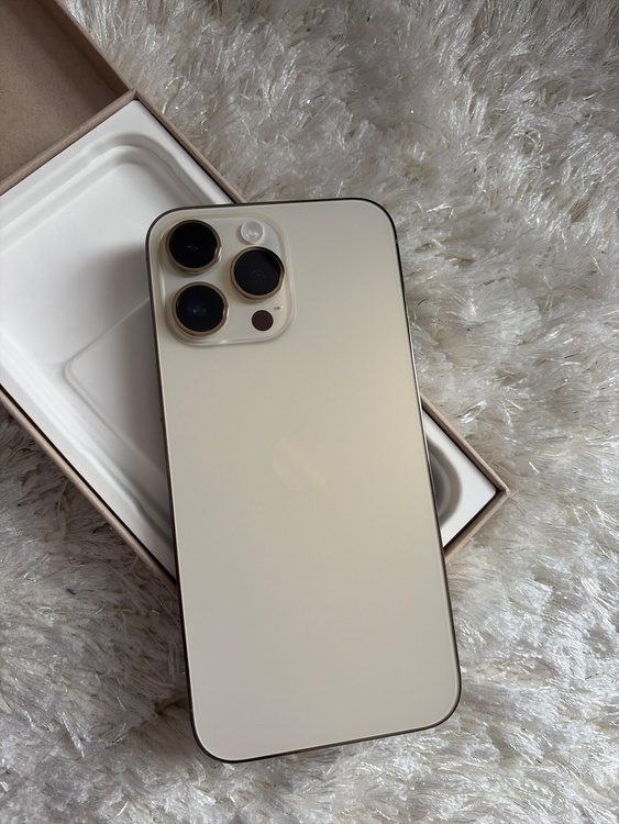 iPhone 14 Pro Max 256GB au（スマホ）の商品画像 - 査定依頼日：2026年2月9日 - 最高査定価格：84,000円