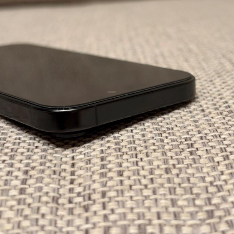 iPhone 16 Pro 256GB 本体 SIMフリー ブラックチタニウム（スマホ）の商品画像 - 査定依頼日：2026年9月26日 - 最高査定価格：121,000円