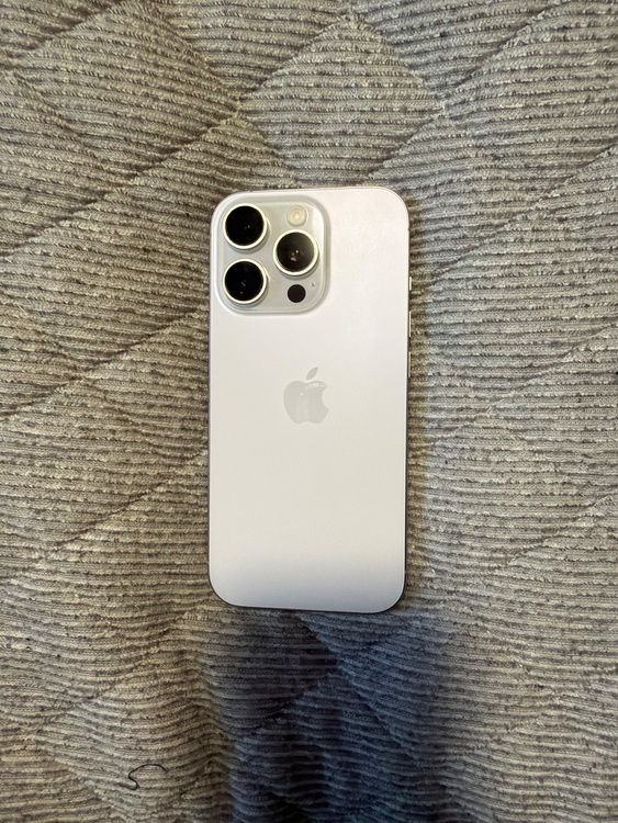 iPhone iPhone 16 Pro 128GB SIMフリー（スマホ）の商品画像 - 査定依頼日：2026年9月27日 - 最高査定価格：111,000円