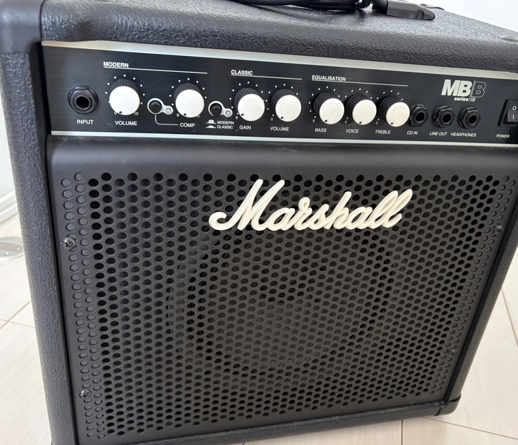 Marshall ベースコンボアンプ MB series B15（ピアノ・楽器・PA機材）の商品画像 - 査定依頼日：2026年2月22日 - 最高査定価格：5,000円