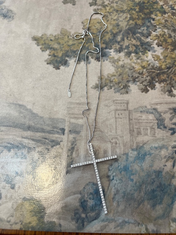 レジィーナロマンティコホワイトゴールドダイヤクロスネックレス（金・貴金属）の商品画像 - 査定依頼日：2025年9月27日 - 最高査定価格：300,000円