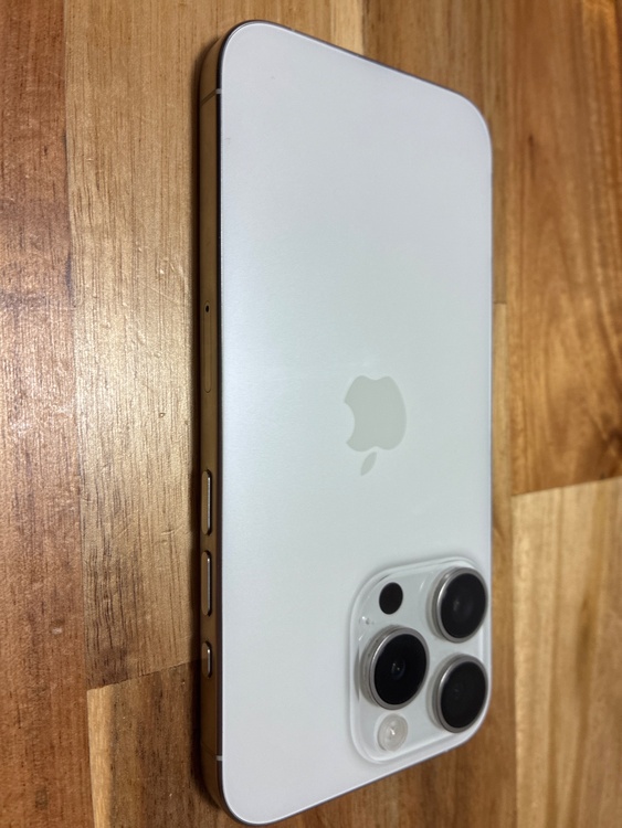 iPhone iPhone 15 Pro 128GB 楽天モバイル（スマホ）の商品画像 - 査定依頼日：2026年6月27日 - 最高査定価格：85,000円