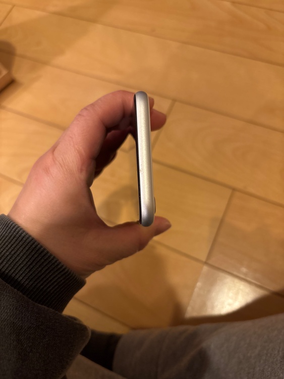 iPhone SE（スマホ）の商品画像 - 査定依頼日：2026年3月23日 - 最高査定価格：9,000円