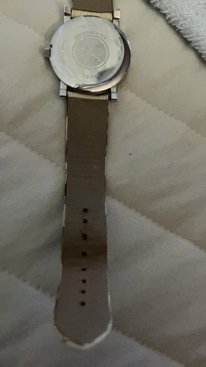 その他 その他 BurberryBU1772（高級時計）の商品画像 - 査定依頼日：2025年8月28日 - 最高査定価格：5,000円