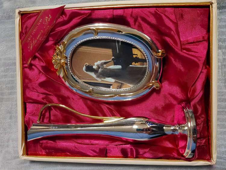 Gleaming House シルバー　 一輪挿し　フォトフレーム　セット（金・貴金属）の商品画像 - 査定依頼日：2023年2月8日 - 最高査定価格：100円