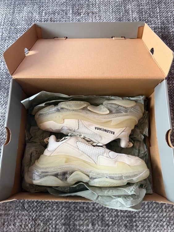 BALENCIAGA トリプルS 544351 37サイズ クリアソール メッシュ ホワイト（古着・ファッション）の商品画像 - 査定依頼日：2026年9月18日 - 最高査定価格：7,000円