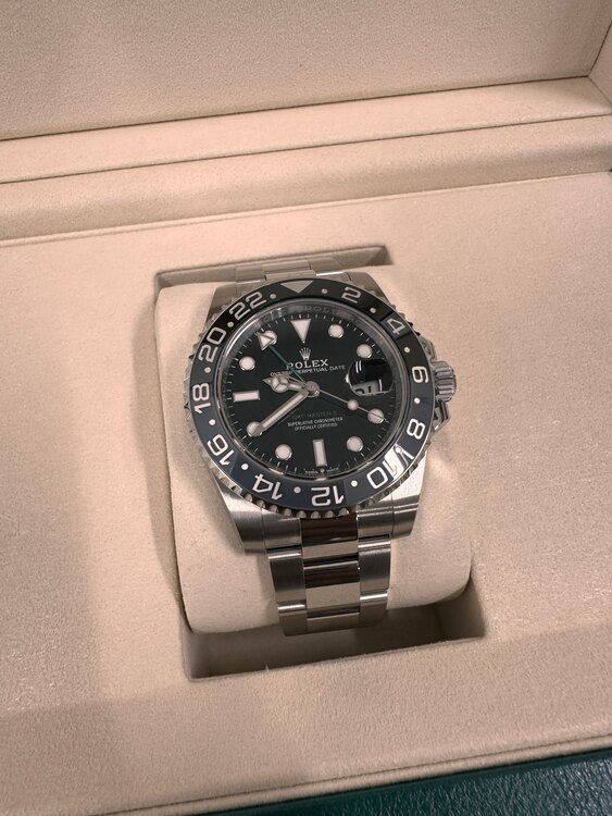 ロレックス GMTマスター 126710GRNr（高級時計）の商品画像 - 査定依頼日：2025年3月21日 - 最高査定価格：2,500,000円
