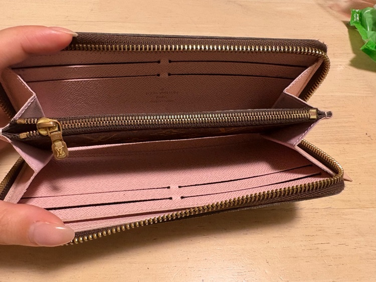 財布（ブランド財布・小物）の商品画像 - 査定依頼日：2025年10月17日 - 最高査定価格：5,000円