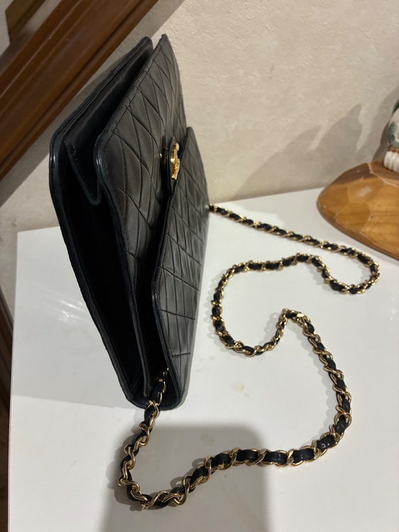 1985年香港ペニンシュラホテル内のCHANEL店で購入しました。その後数回しか使用していません（ブランドバッグ）の商品画像 - 査定依頼日：2026年10月9日 - 最高査定価格：250,000円