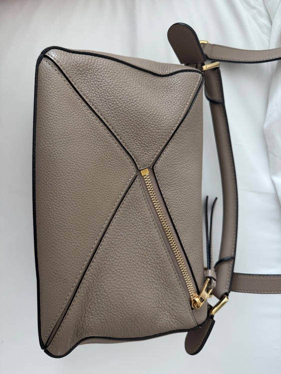 LOEWE パズルエッジ バッグ スモール（ソフトグレインカーフ）（ブランドバッグ）の商品画像 - 査定依頼日：2026年8月19日 - 最高査定価格：160,000円