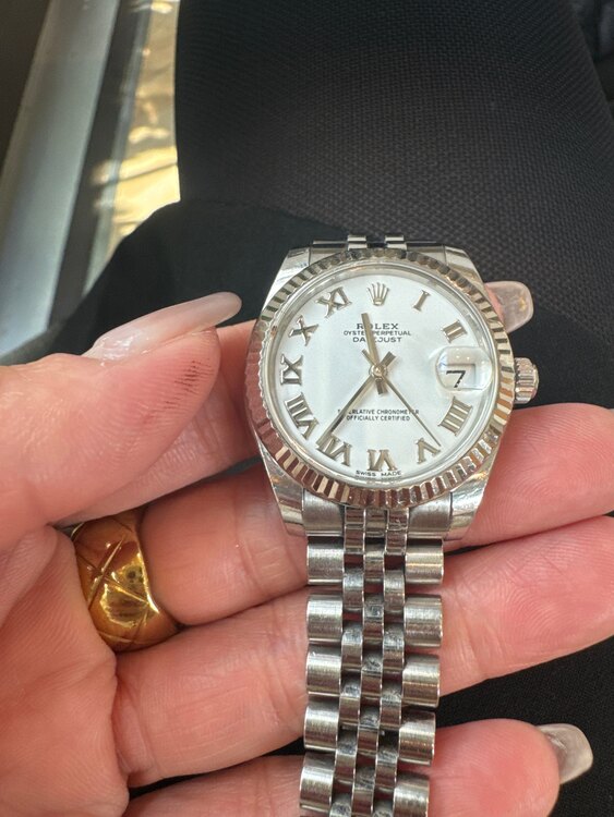 ロレックス デイトジャスト 31サイズ178274 ホワイト ローマ D番（高級時計）の商品画像 - 査定依頼日：2025年3月7日 - 最高査定価格：1,100,000円