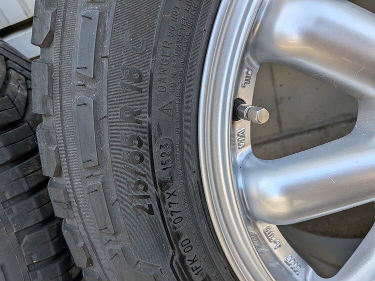 ハイエースバン215/65R16ミシュランオールシーズンタイヤ（カー用品）の商品画像 - 査定依頼日：2026年3月15日 - 最高査定価格：10,000円