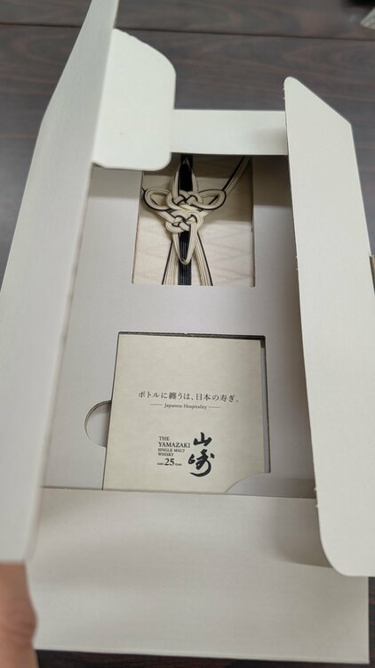 ウイスキー サントリー山崎 （お酒）の商品画像 - 査定依頼日：2026年1月30日 - 最高査定価格：880,000円