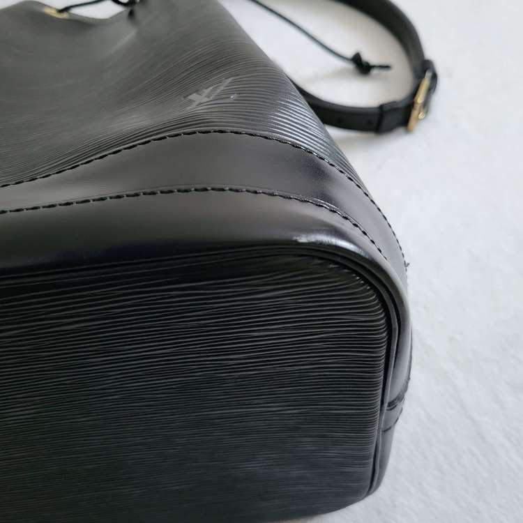 エピノエ　ショルダー（ブランドバッグ）の商品画像 - 査定依頼日：2022年8月25日 - 最高査定価格：35,000円