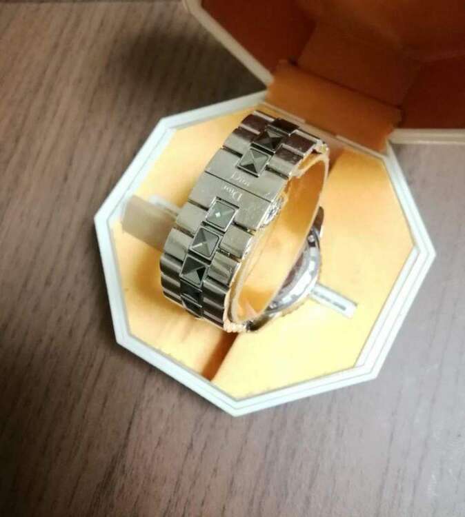 ChristianDior　クリスタル　ダイヤモンドベゼル　クロノグラフ　腕時計（高級時計）の商品画像 - 査定依頼日：2025年5月31日 - 最高査定価格：70,000円